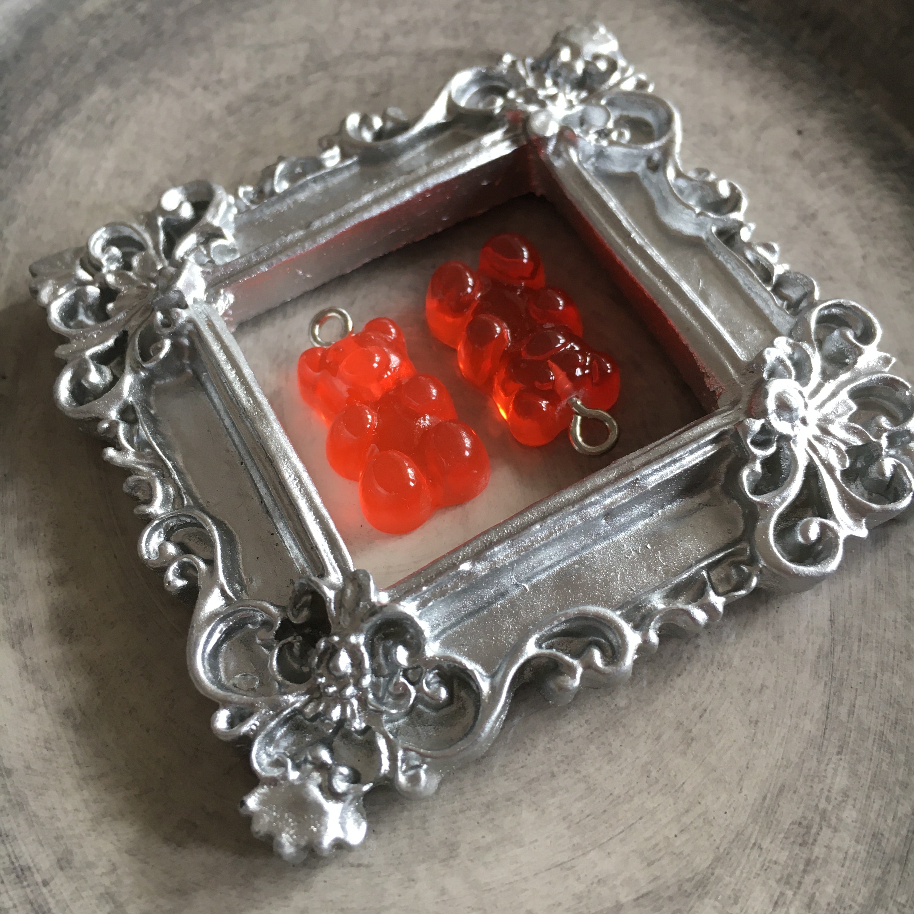 Godisnallar Berlocker 21x7mm Resin Röd, 2st