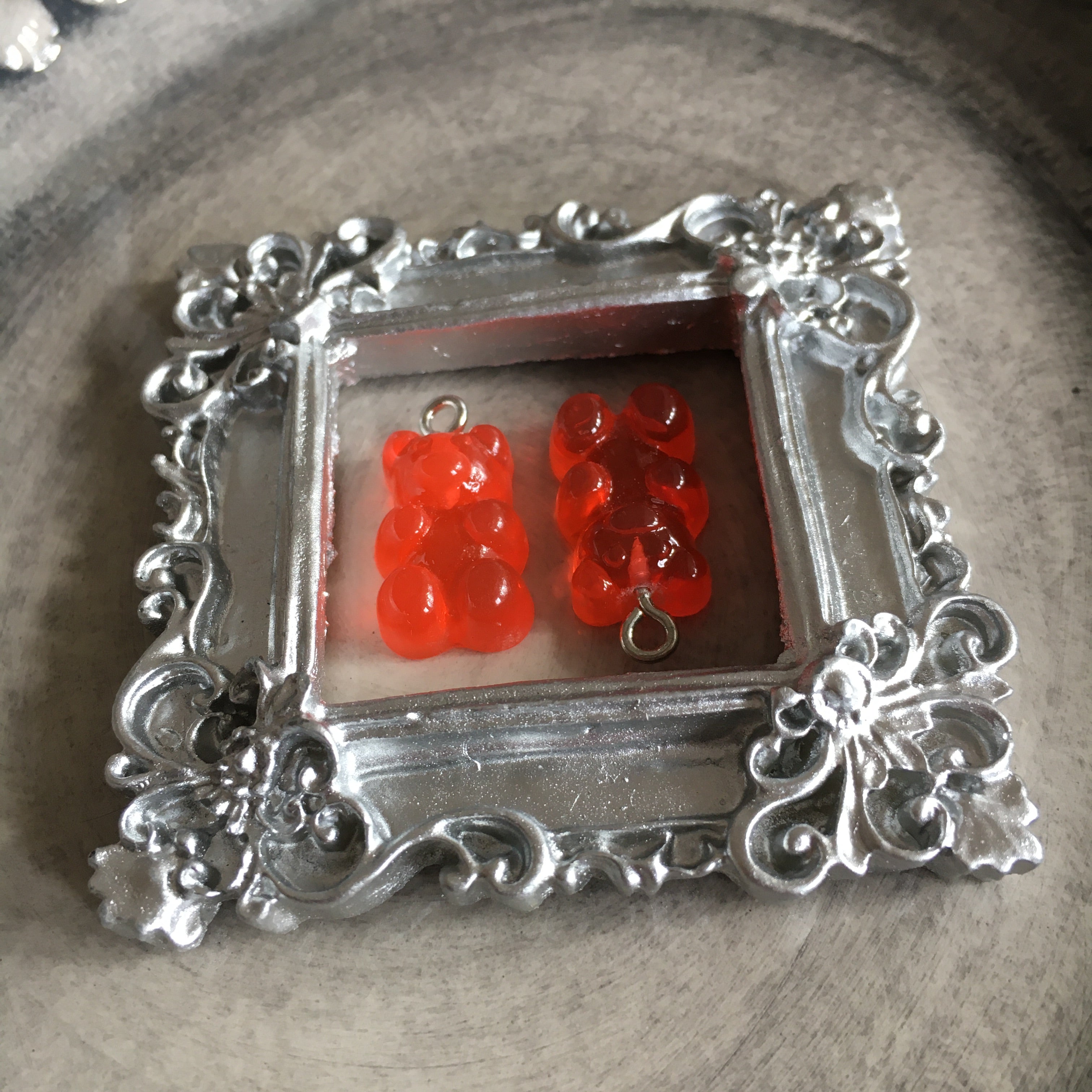 Godisnallar Berlocker 21x7mm Resin Röd, 2st