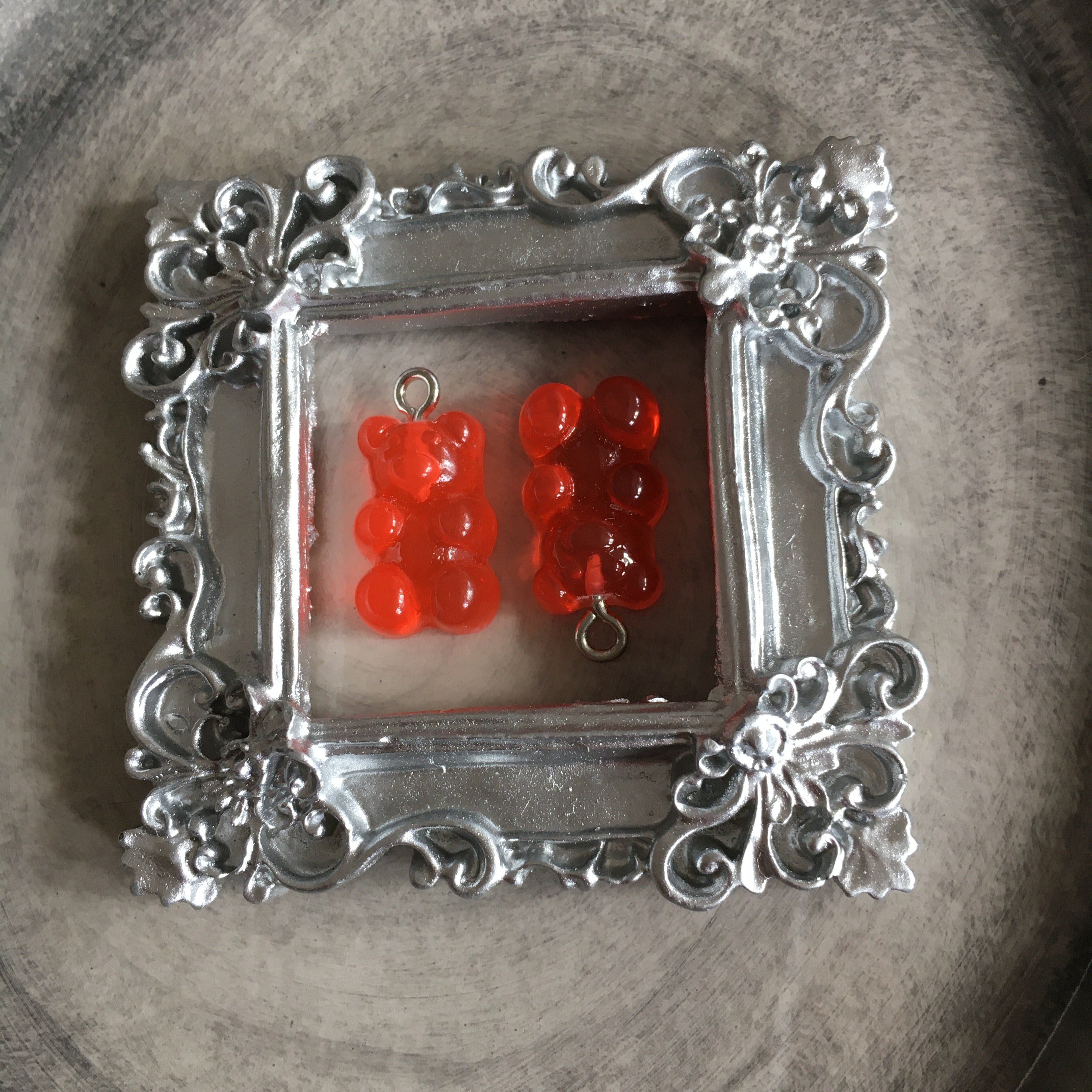 Godisnallar Berlocker 21x7mm Resin Röd, 2st