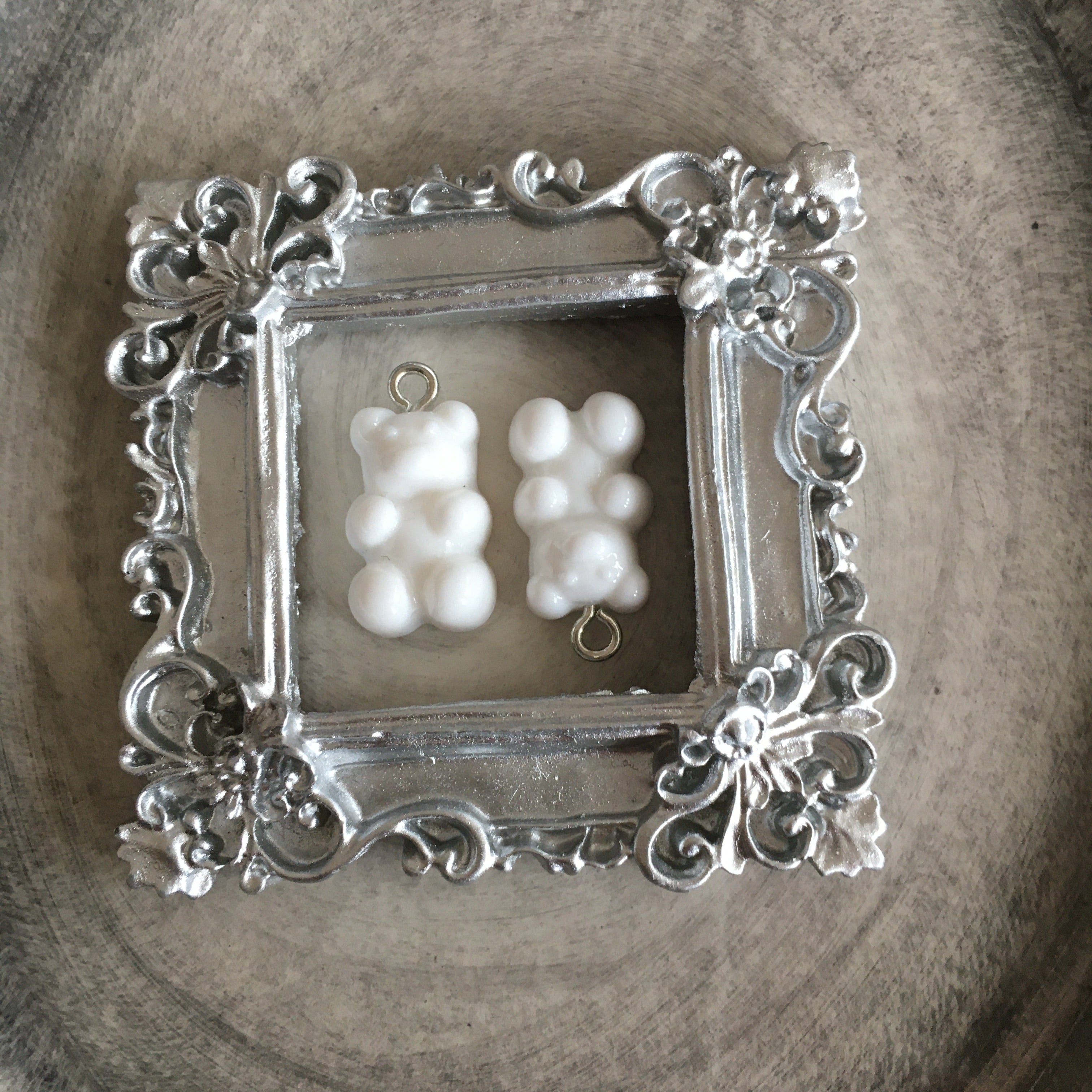 Godisnallar Berlocker 21x7mm Resin Vit, 2st