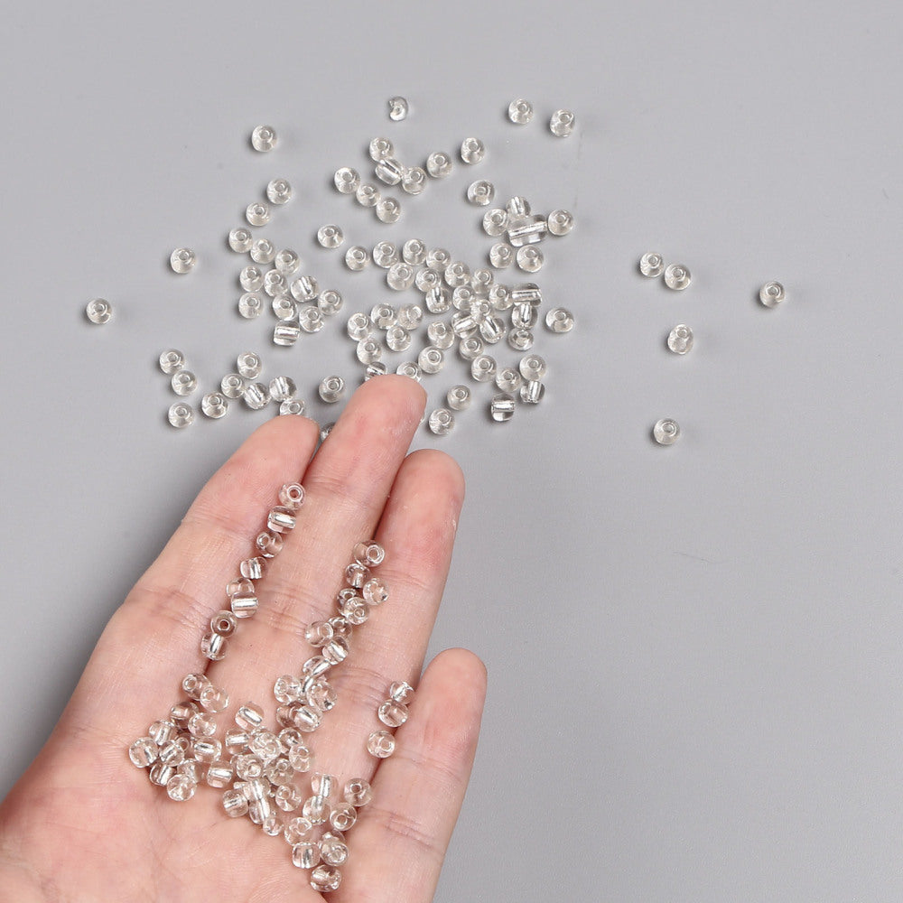 Seed Beads 2mm eller 4mm Transparent Vit med Silverfordrad insida, 30 gram