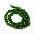 Små Gröna Diopsidchips ca 3-5mm Naturliga Ädelstenar, 1 sträng (ca 26cm)