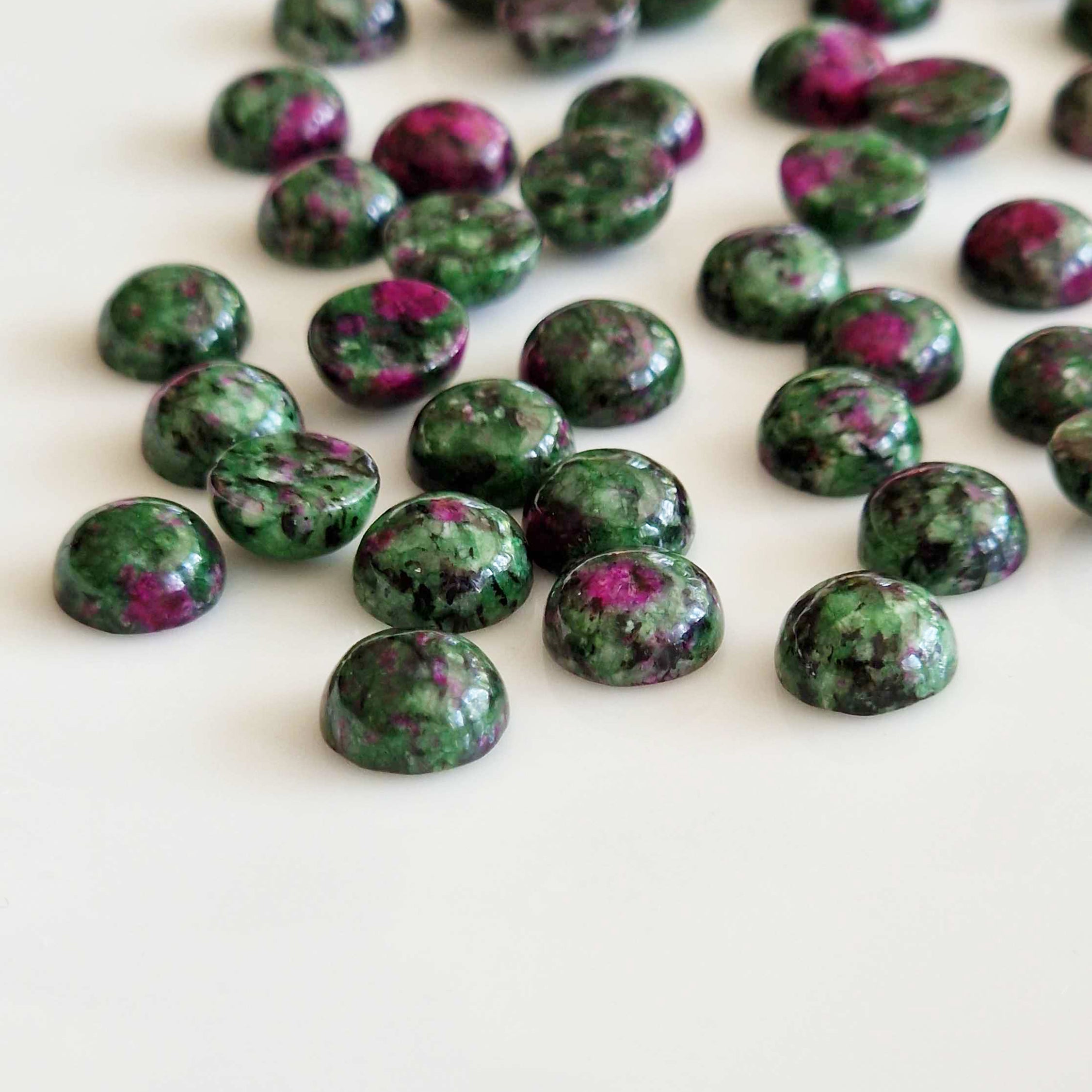 Rubin i Zoisit Cabochon Flatback 8mm Naturliga ädelstenar, 2-pack