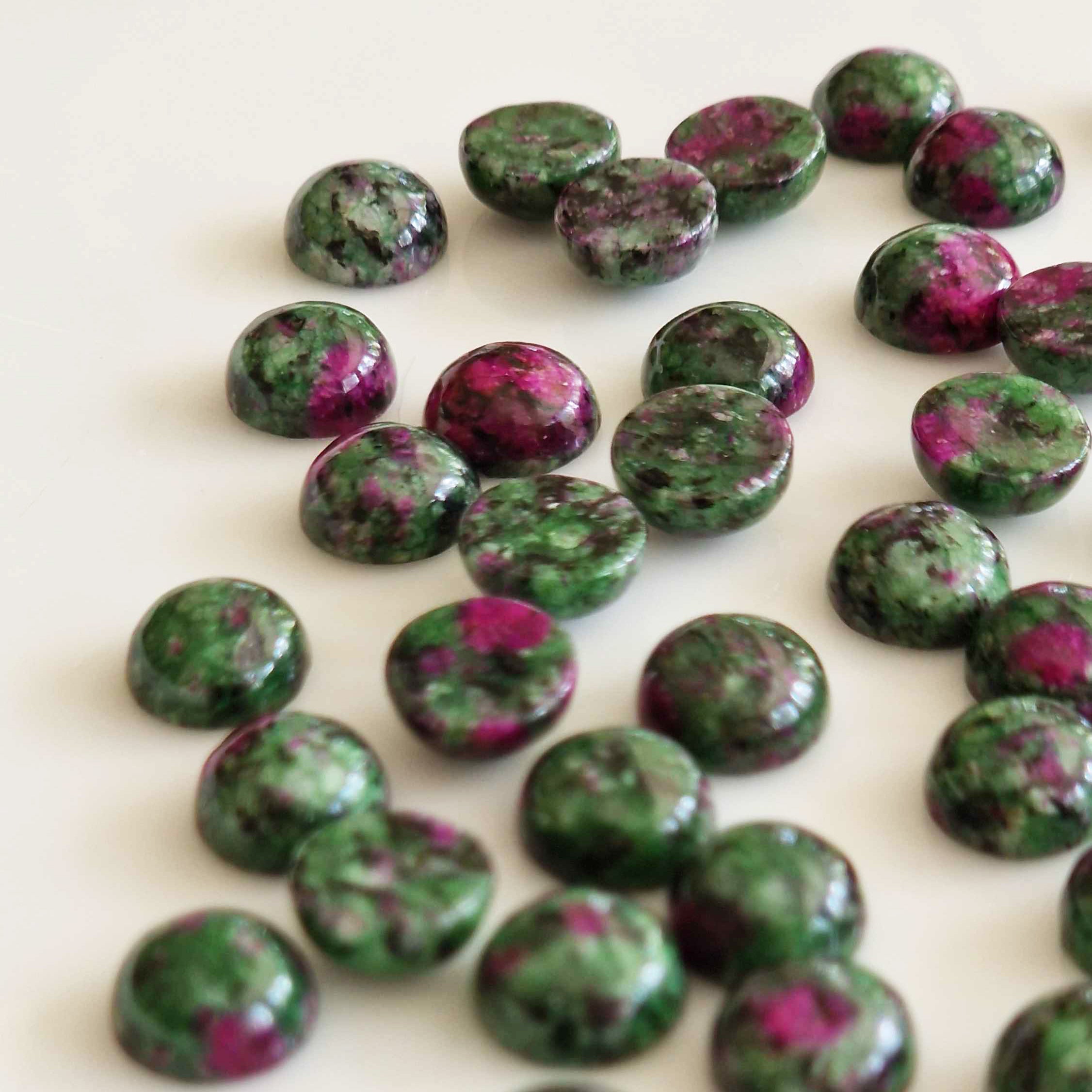 Rubin i Zoisit Cabochon Flatback 8mm Naturliga ädelstenar, 2-pack