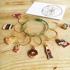 Vinglasmarkörer med färglada berlocker i temat Junk Food, 8-pack