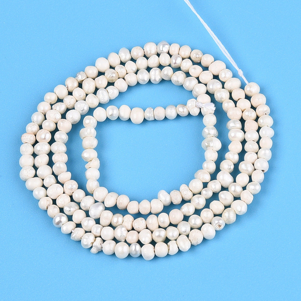 Äkta Sötvattenpärlor Pyttesmå 1,5-2,5mm x 1,5-4,5mm Beige Potatisformade, 1 sträng (ca 180st)