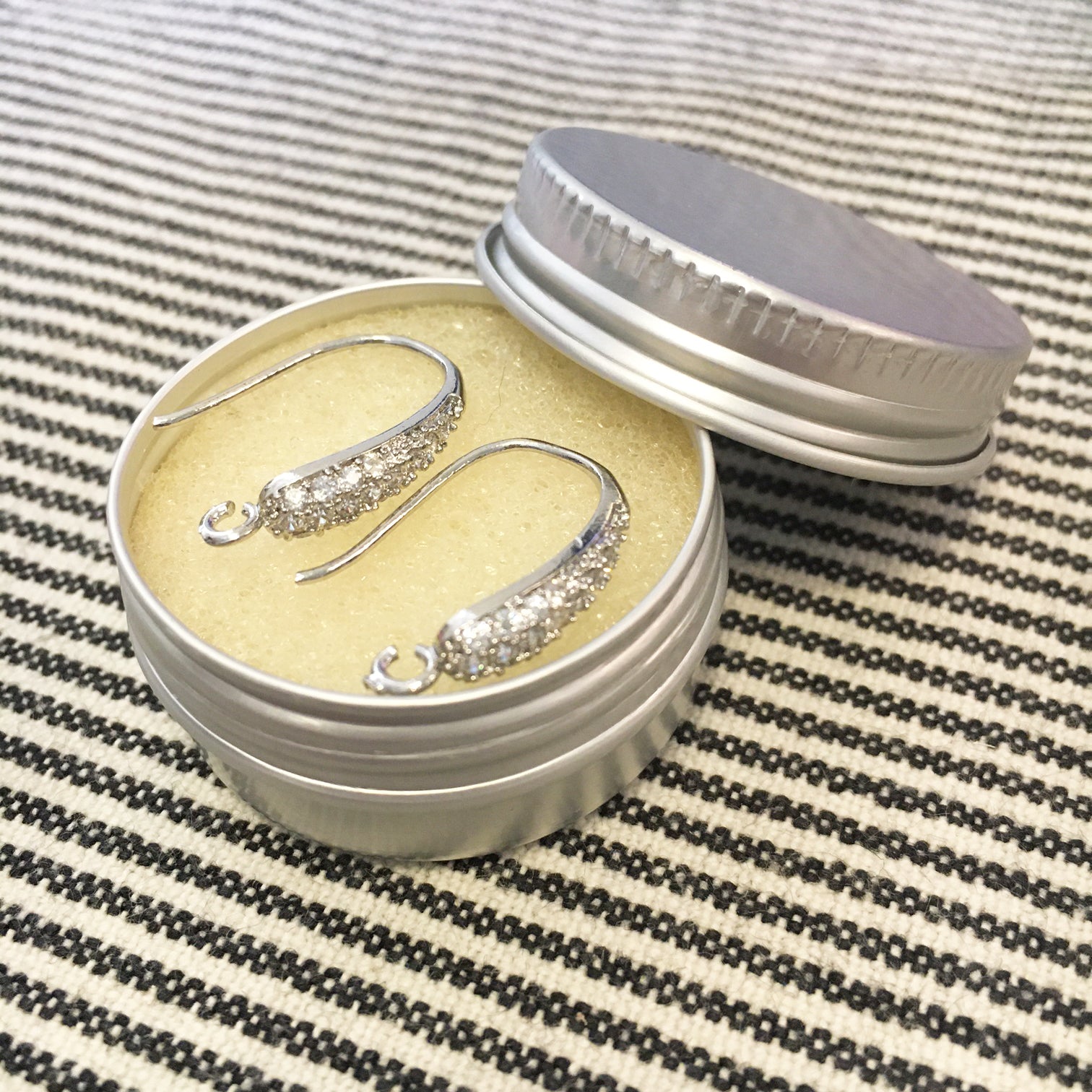 Örhängeskrokar Cubic Zirconiastenar 18K Guldplätering Nickelfria, 1 par