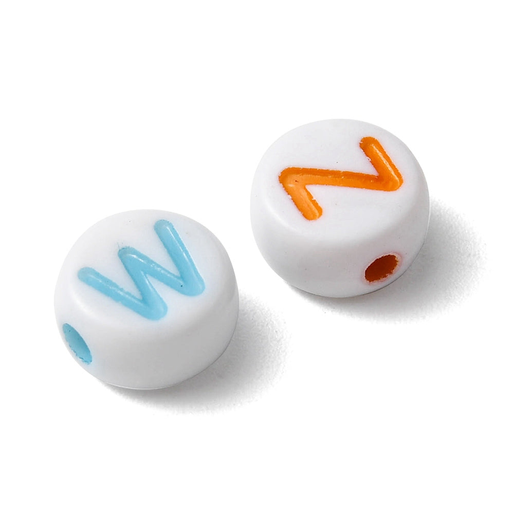 Bokstavspärlor A-Z Vita 7x4mm med Färglada tryck och horisontellt hål