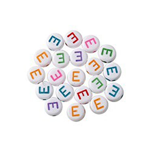 Bokstavspärlor A-Z Vita 7x4mm med Färglada tryck och horisontellt hål, säljes per bokstav i 20-pack