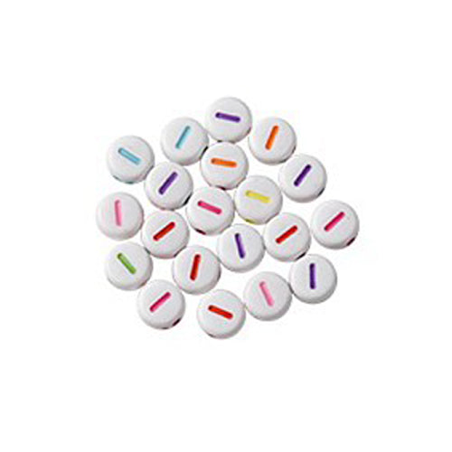 Bokstavspärlor A-Z Vita 7x4mm med Färglada tryck och horisontellt hål, säljes per bokstav i 20-pack