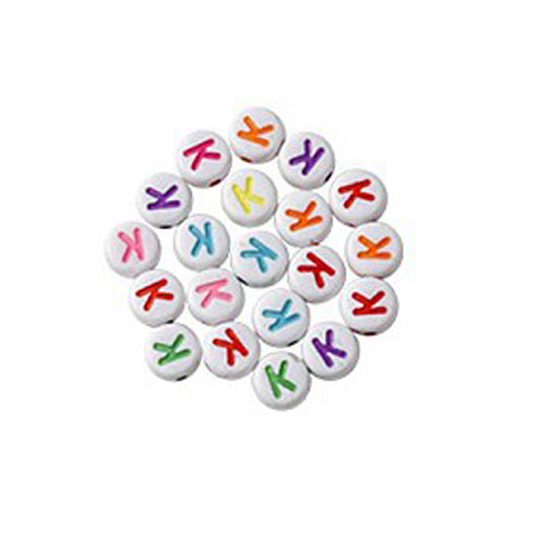 Bokstavspärlor A-Z Vita 7x4mm med Färglada tryck och horisontellt hål, säljes per bokstav i 20-pack