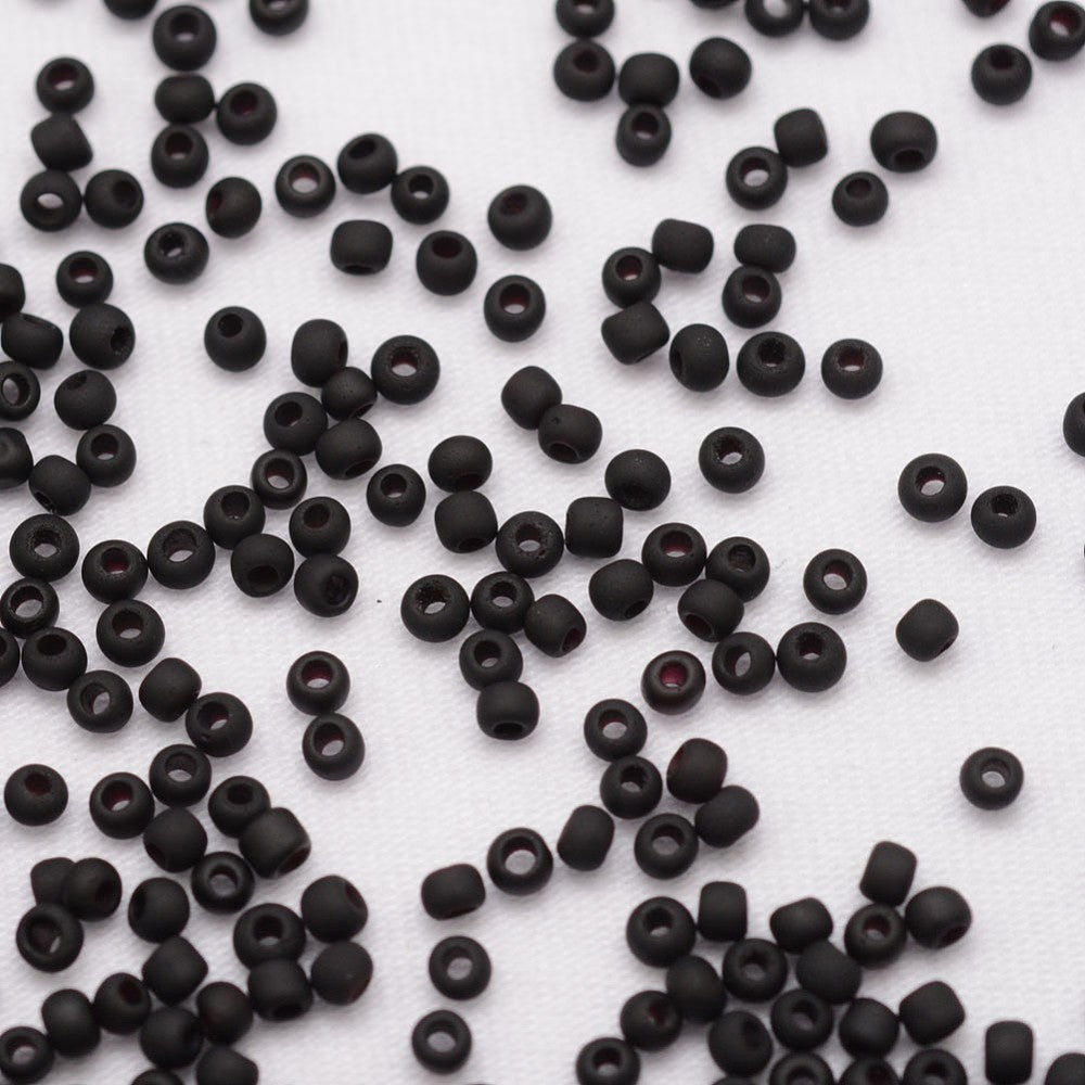 Seed Beads 3,6-4mm (6/0) Svarta Frostade Opaque, 30 gram (ca 350st)