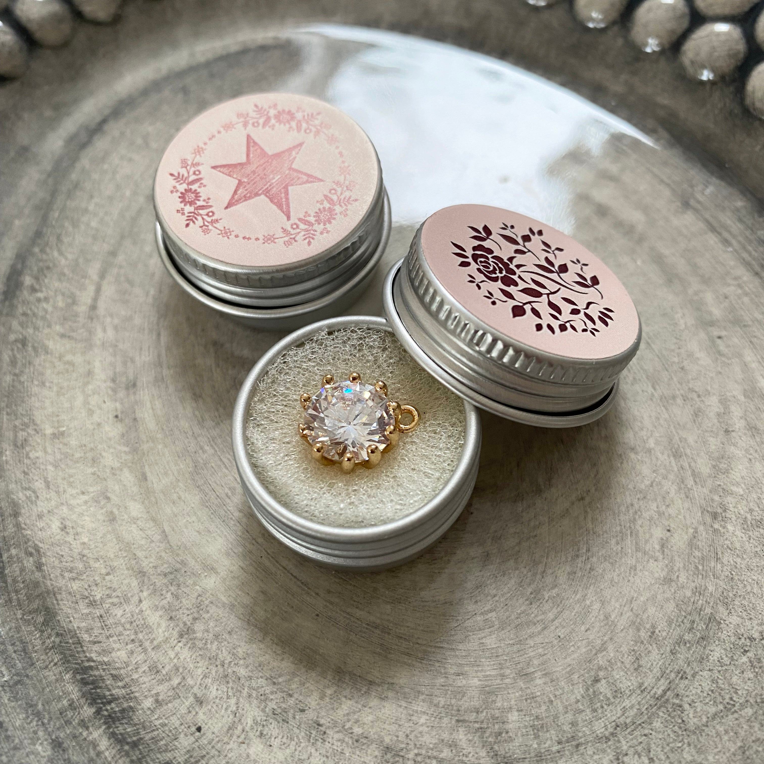 Berlock med Kubisk Zirkonia 12x10mm 14K Guldpläterad Mässing + Mini aluminiumburk, 1st