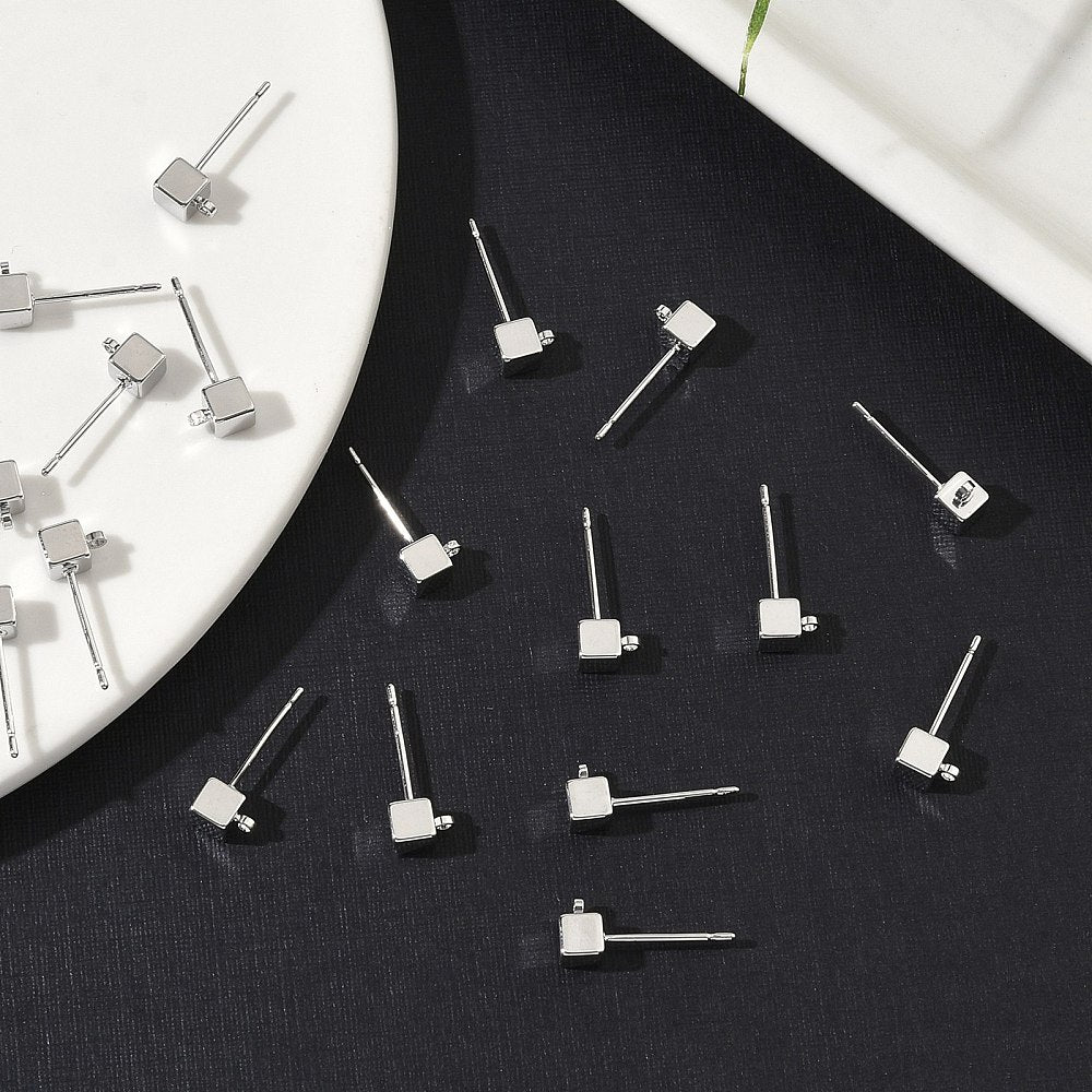 Stiftörhängen Kub 6x5mm Platinapläterade Nickelfria, 1 par