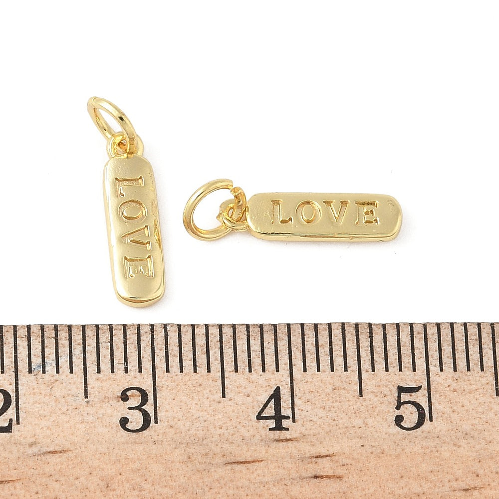 Mässingsberlock med bindring 4x14mm och text Love på båda sidor 18K guldpläterad, 1 st