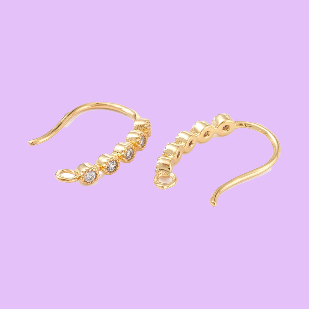 Krokörhängen med fem cubic zirconia i 18K guldplätering.