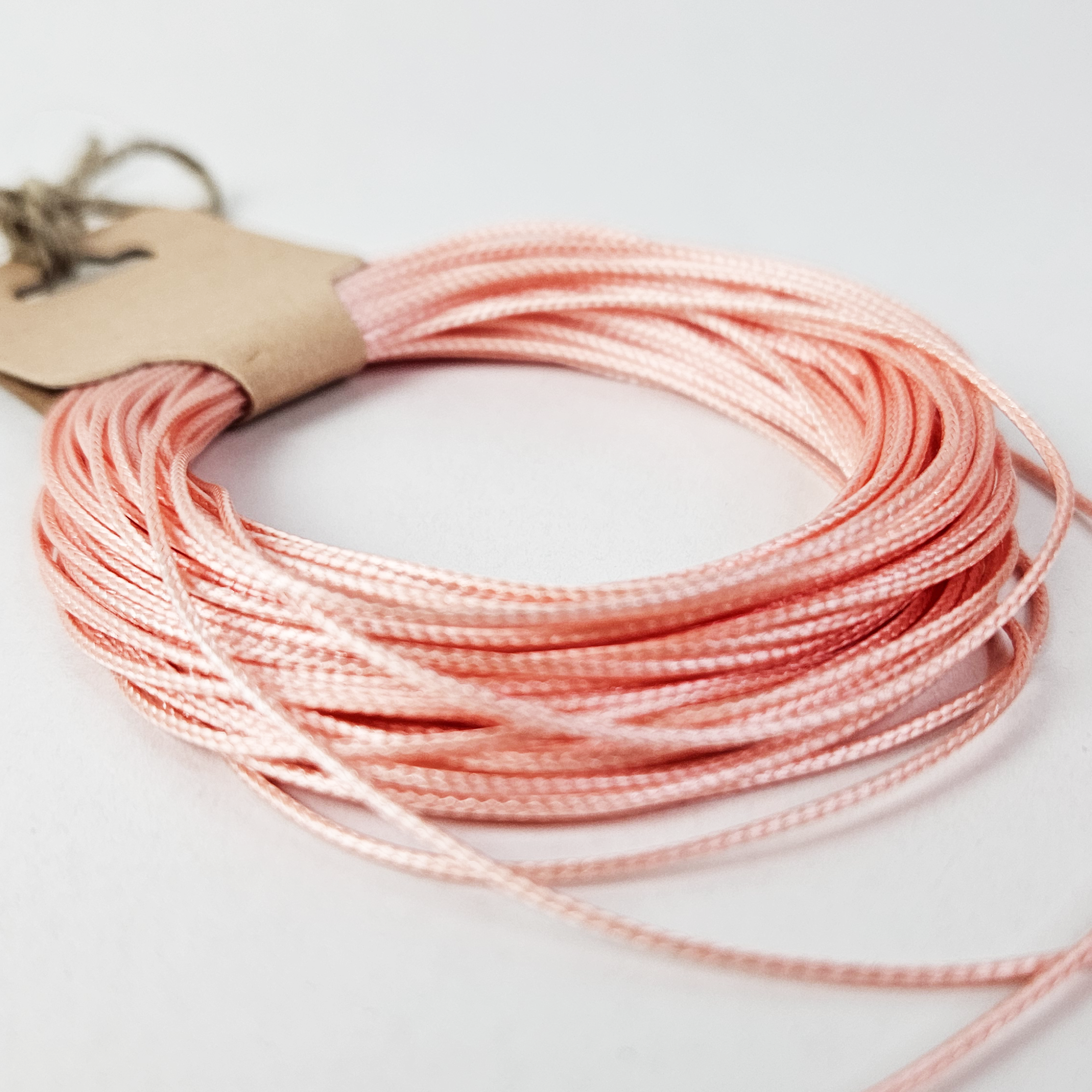 Vaxad flätad smyckestråd 0,8 mm Rosa, 8 meter