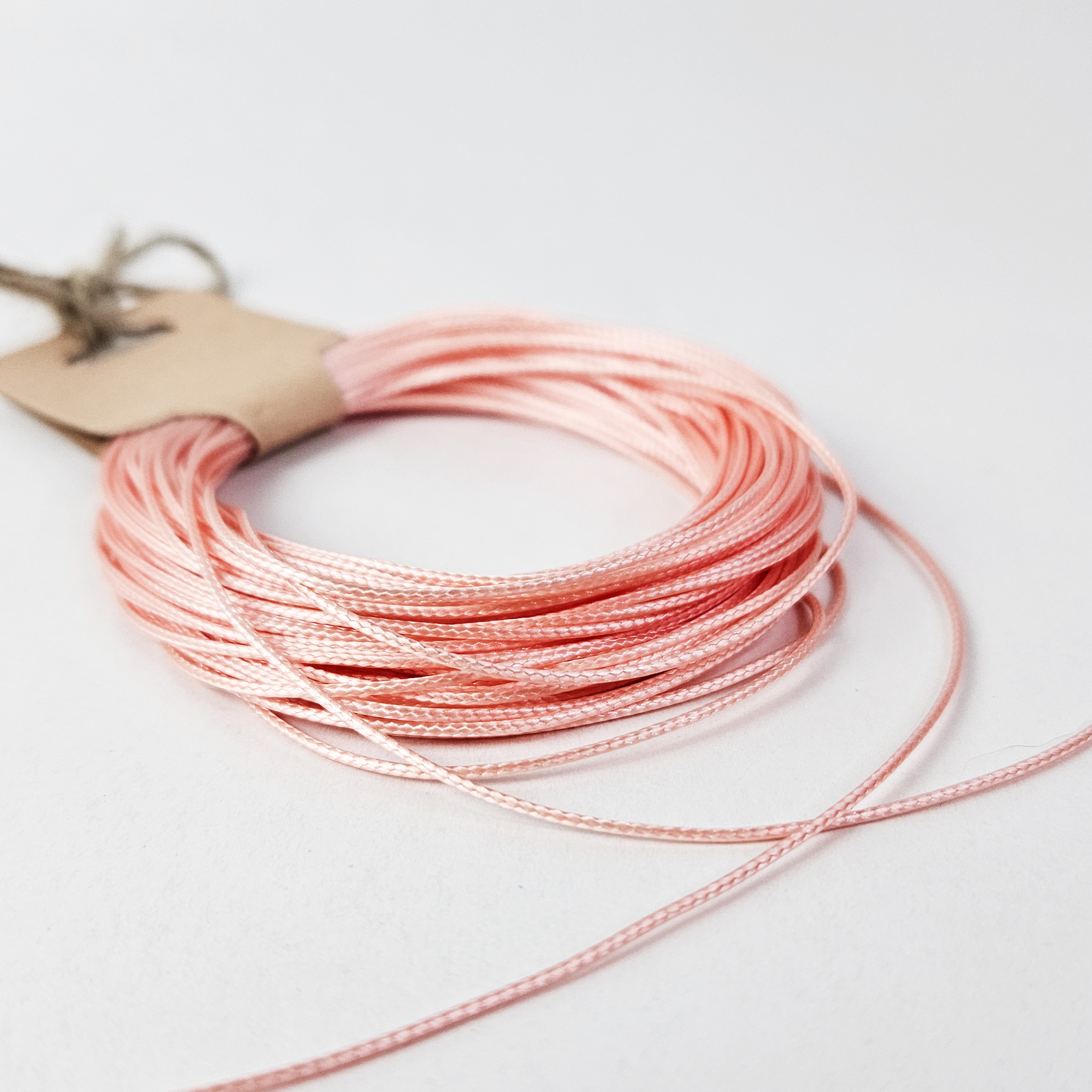 Vaxad flätad smyckestråd 0,8 mm Rosa, 8 meter