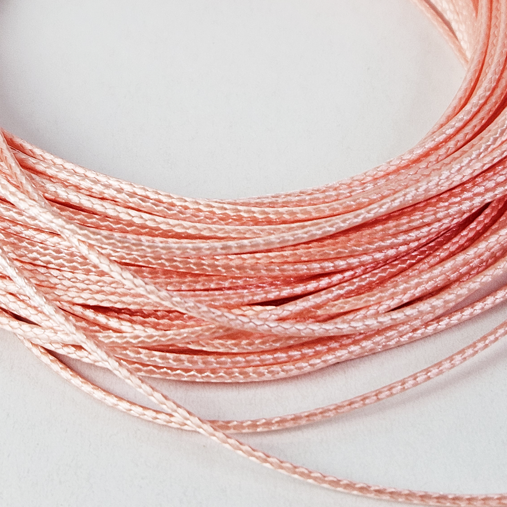 Vaxad flätad smyckestråd 0,8 mm Rosa, 8 meter