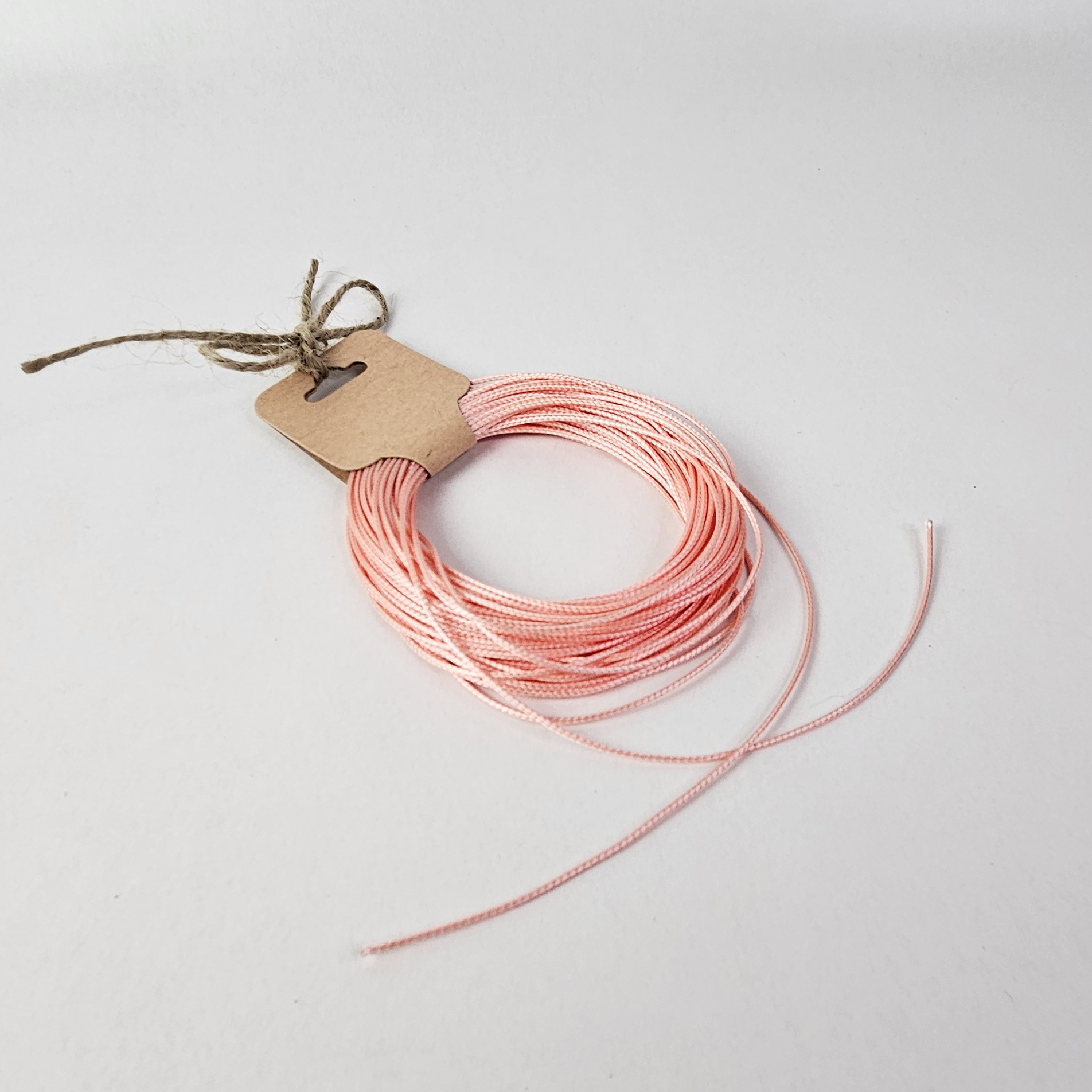 Vaxad flätad smyckestråd 0,8 mm Rosa, 8 meter