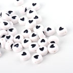 Akrylpärlor 7x4mm Vita med Svarta hjärtan, 50-pack