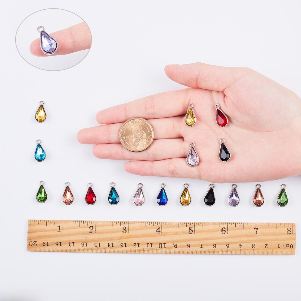 Vinglasmarkörer med eleganta droppformade glasberlocker, 8-pack