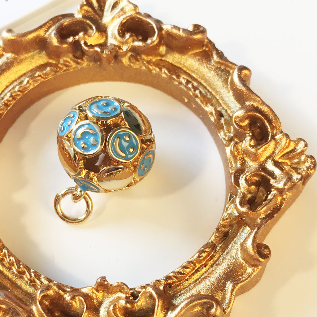 Berlock Hänge 16K Guldpläterad Rund Blå emalj med Smiley-gubbe 15x13x13mm, 1st