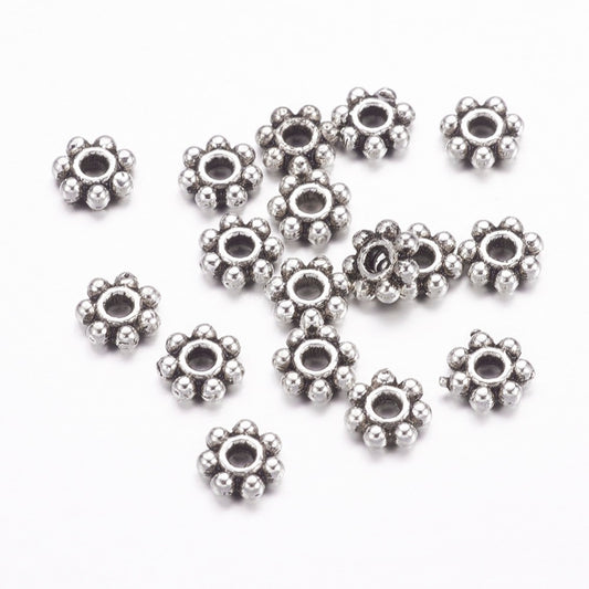 Små Metallpärlor Daisys 4mm Antiksilver, 50st